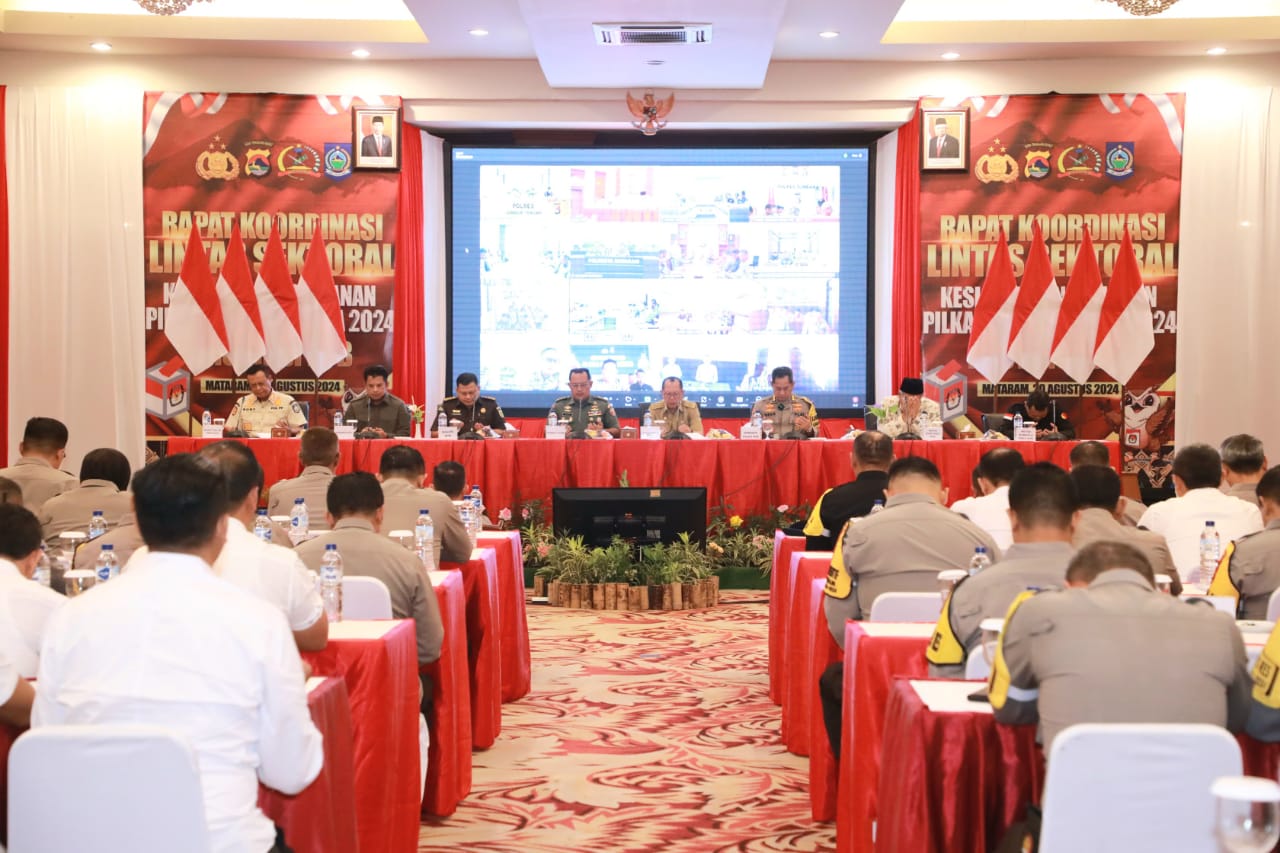 Kapolres Loteng Hadiri Rapat Lintas Sektoral Jelang Pilkada Serentak 2024.