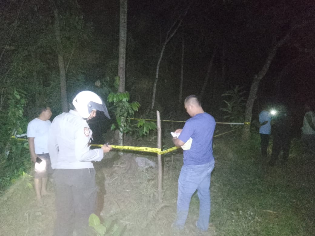 Polsek Gangga polres KLU Lakukan Olah TKP Penemuan Mayat Bayi