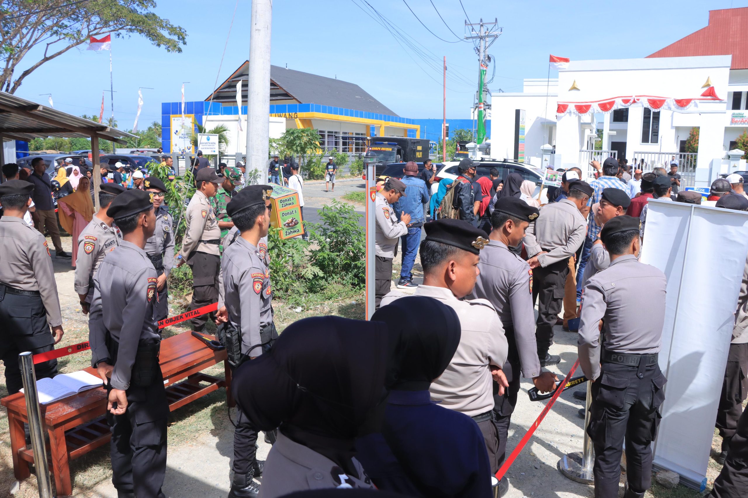 *Hari pertama pendaftaran bakal calon Bupati dan bakal calon Wakil Bupati, Polres Sumbawa Barat turunkan 191 personil*
