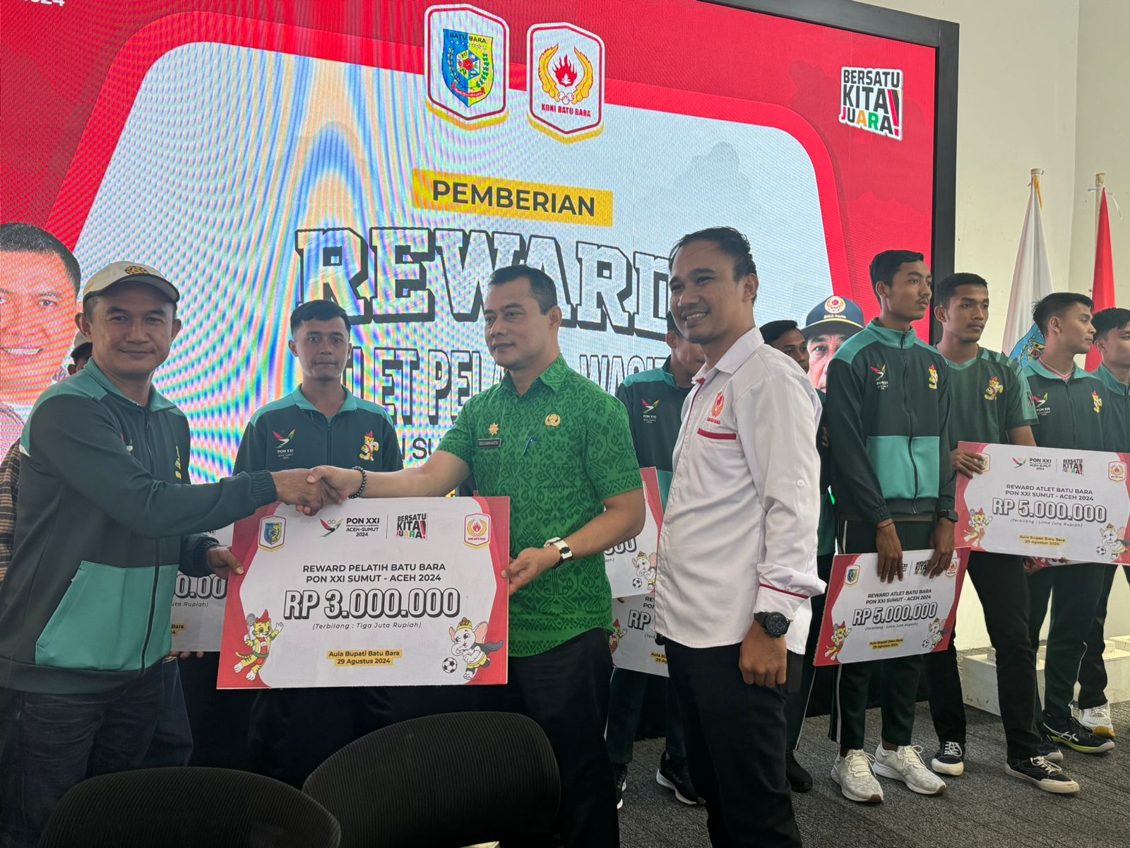 Pj Bupati Batu Bara Buka Rakerda KONI dan Beri Tali Asih Atlit PON XXI Asal Batu Bara