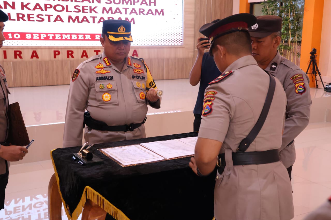 Pimpin Serah Terima Jabatan Kapolsek Mataram, Kapolresta Harapkan Lakukan Adaptasi Dengan Perubahan