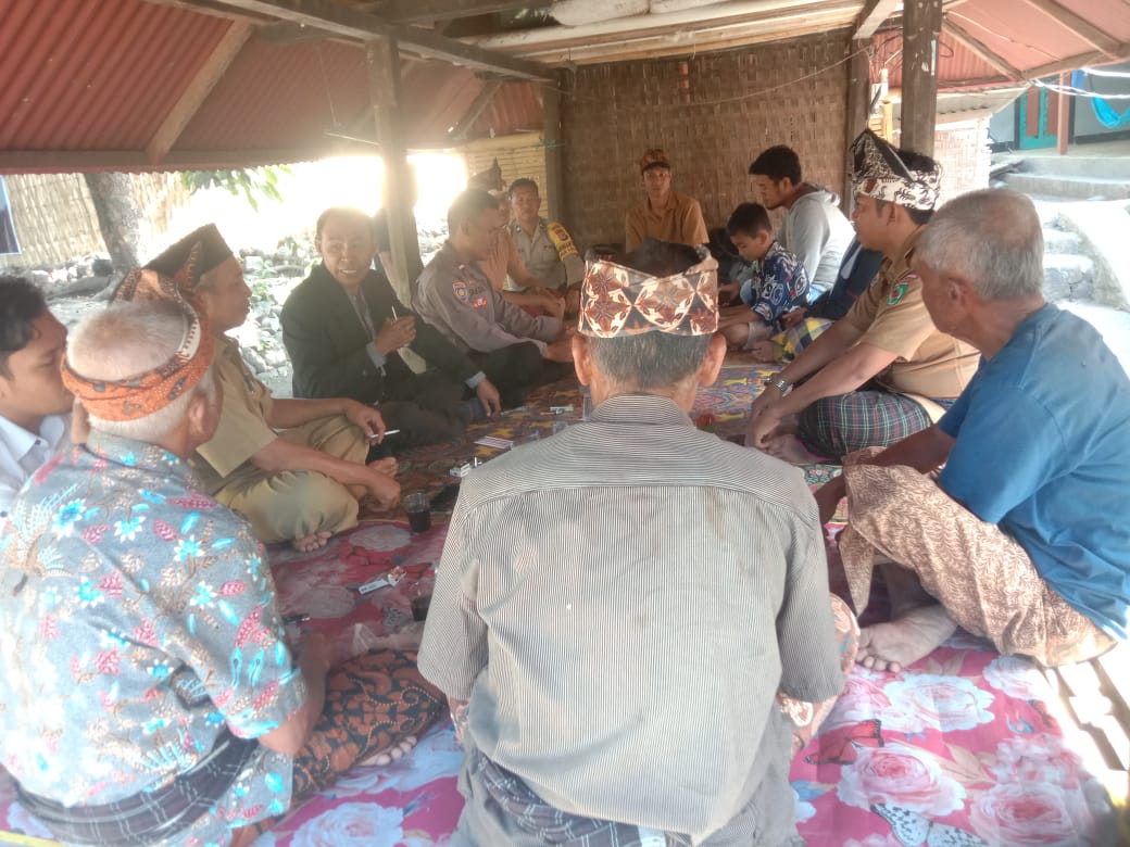 *Jelang Pilkada Kapolsek Bayan Lakukan Cipta Kondisi Dengan Masyarakat*