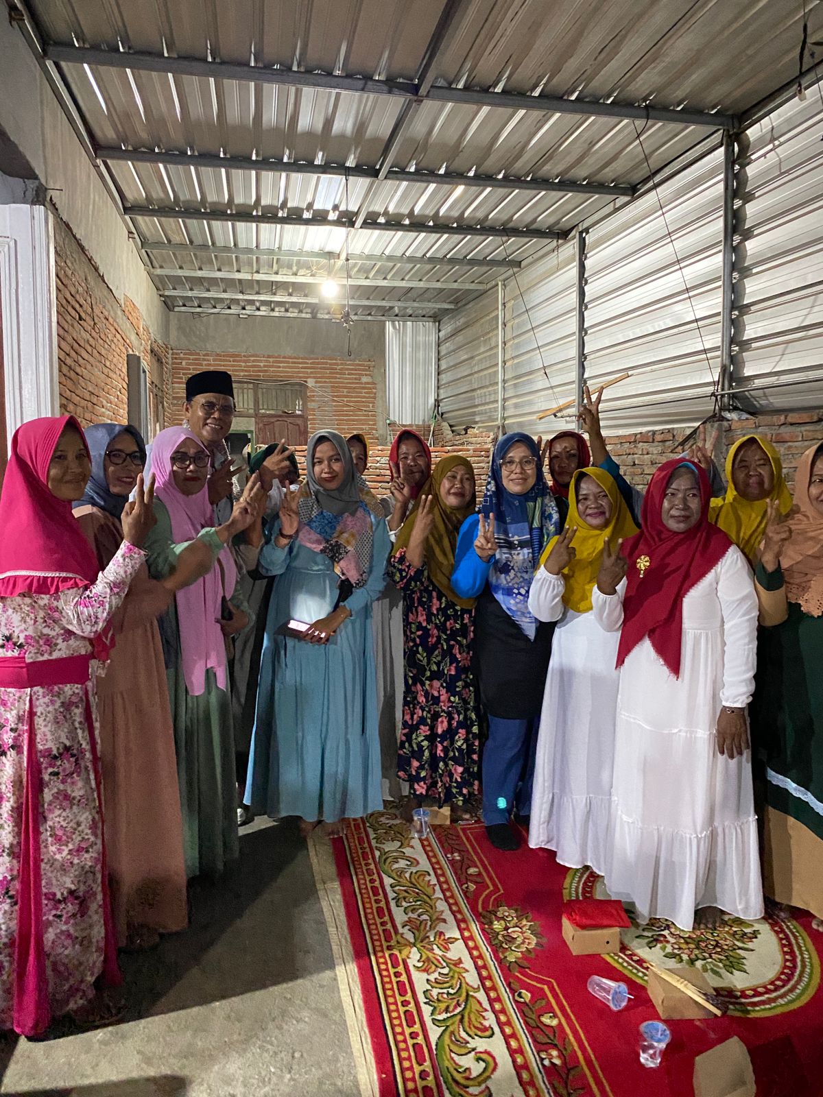 Perdana Kampanye, Cabup Jarot Blusukan di Kecamatan Moyo Hulu