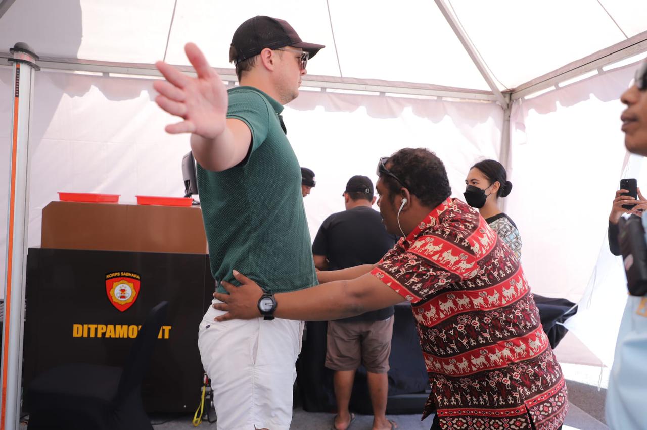 Pemeriksaan Jalur Masuk Area Sirkuit Diperketat untuk Menyambut Kedatangan Presiden Jokowi