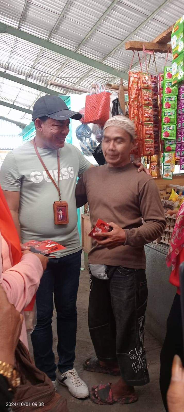 Blusukan di Pasar Seketeng dan Brang Biji Pasangan RASA Disambut Antusias Ratusan Pedagang