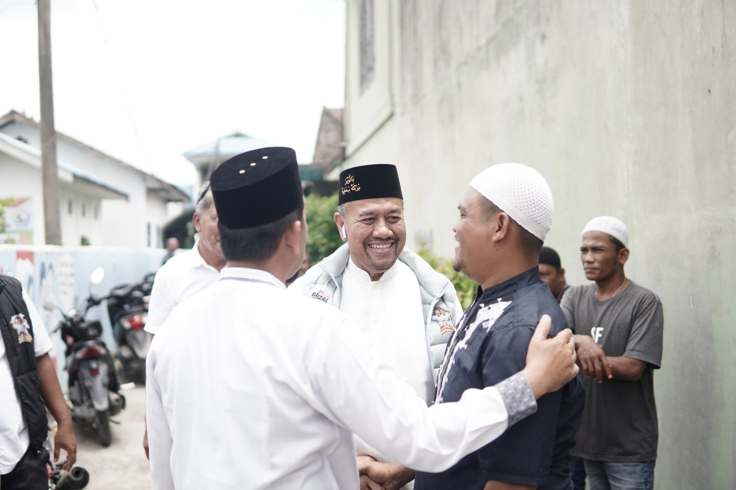 Pasangan Calon Bupati Batubara Baharuddin – Syafrizal Melayat Ke Rumah Duka Ketua NHSI