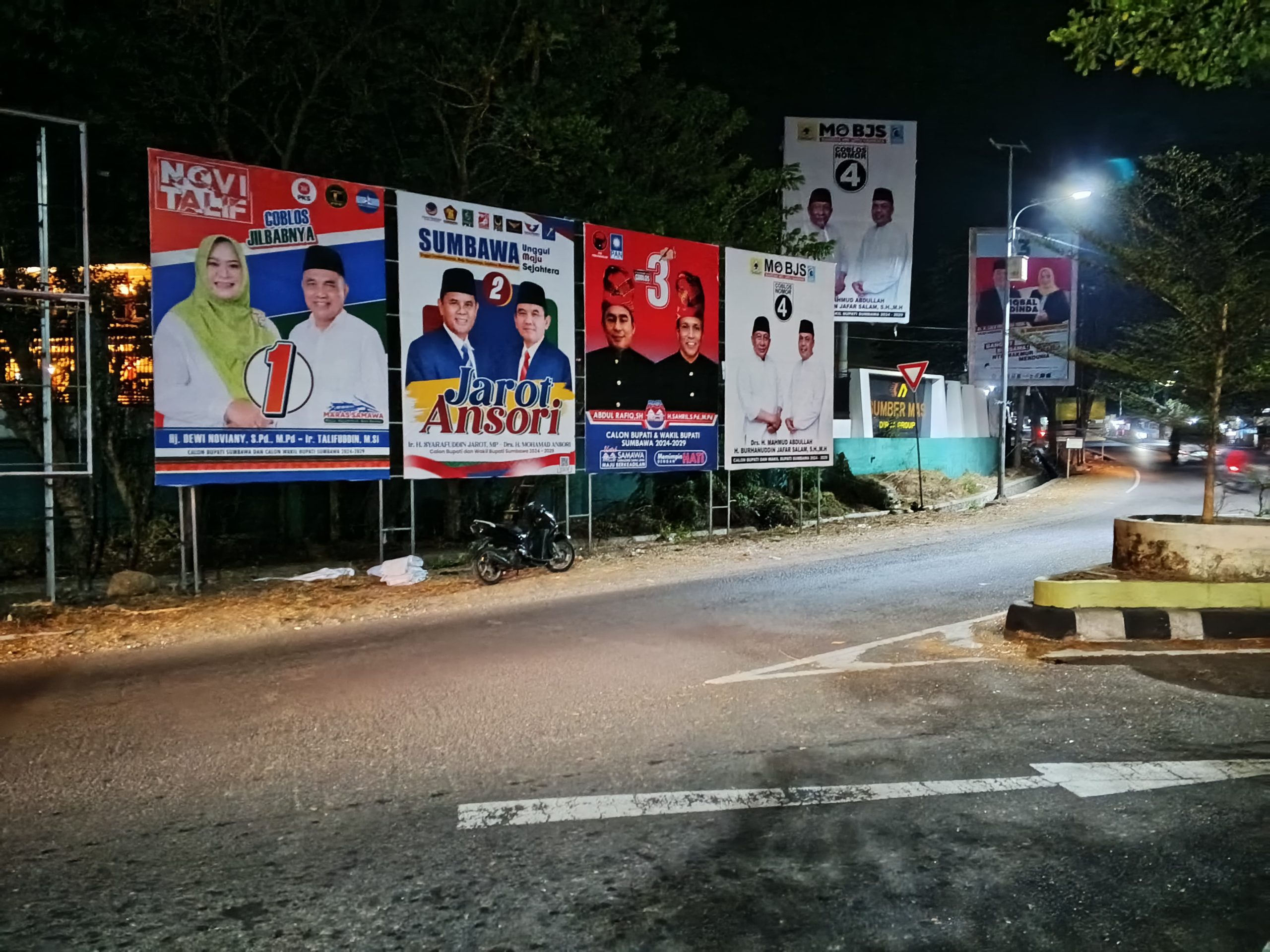 Pilkada 2024, KPU Sumbawa Tuntaskan Pemasangan APK Paslon