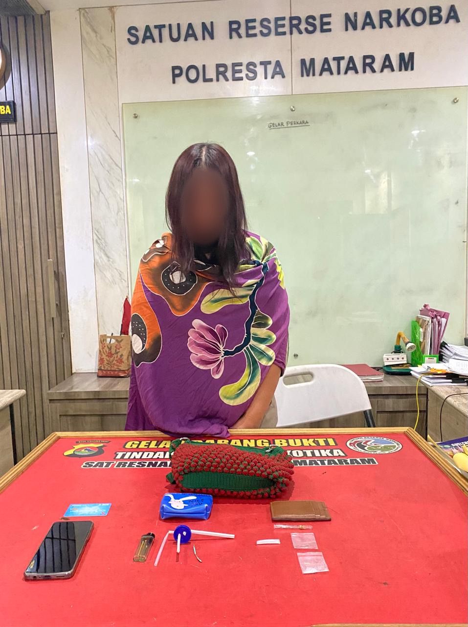 Diduga Edarkan Sabu, Seorang Perempuan Ditangkap Diparkiran Hotel di Mataram