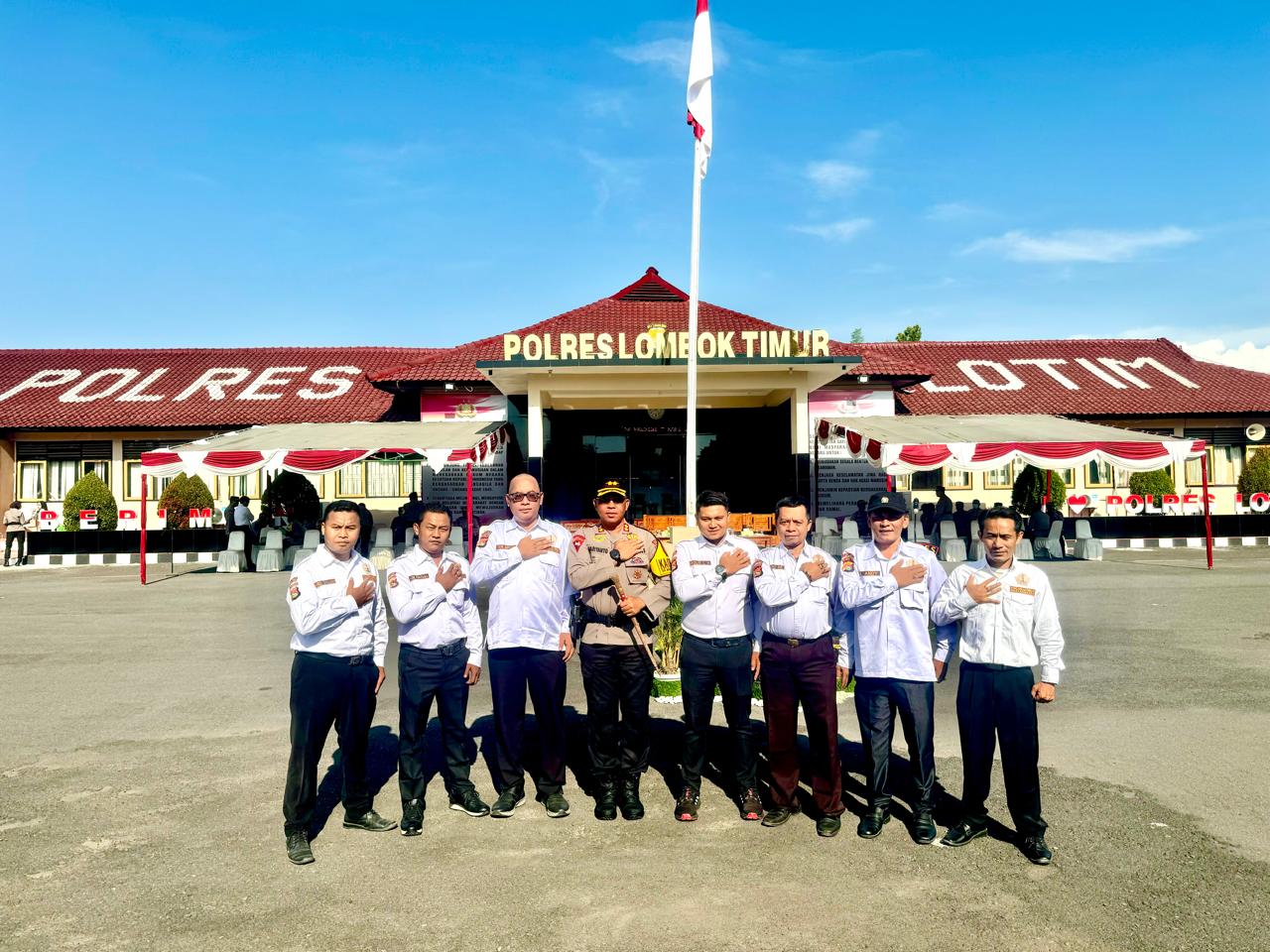 Usai Apel Bersama pokdar Kamtibmas Bhayangkara Salam Presisi Bersama Kapolres Lombok Timur