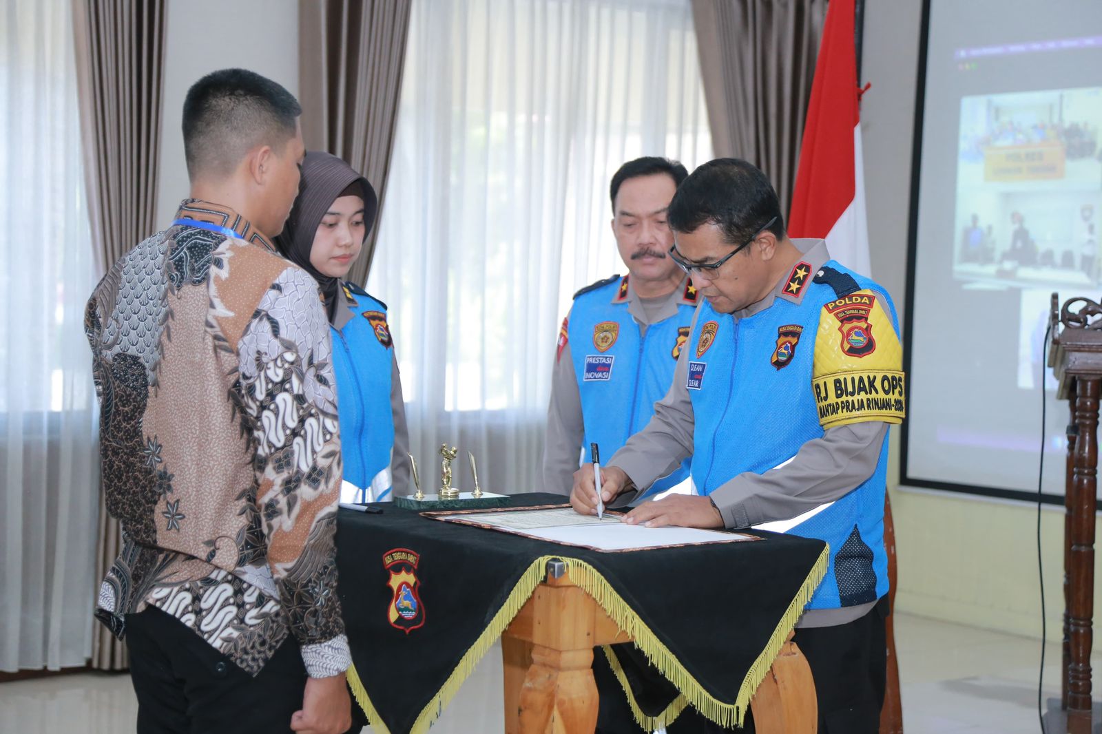 135 Peserta Penerimaan Bakomsus Polri di Polda NTB Tanda Tangani Pakta Integritas