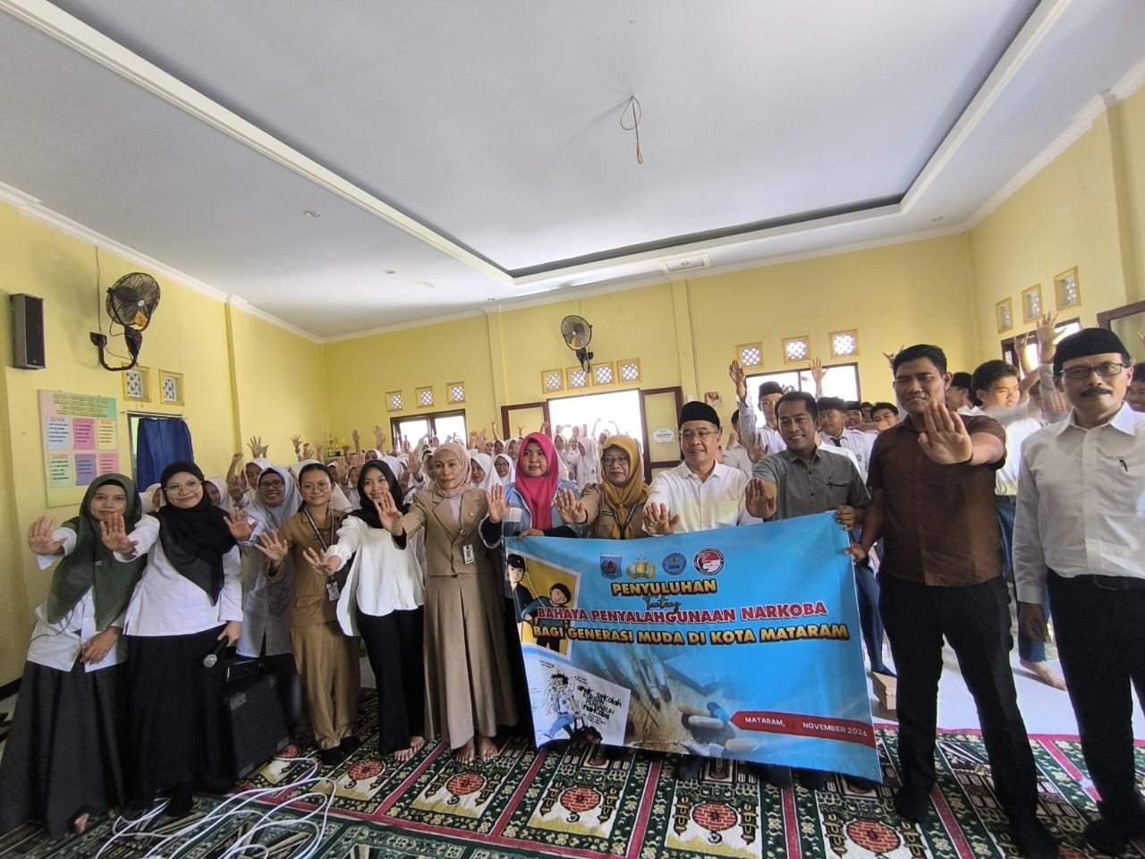 Kali Ini Sat Resnarkoba Polresta Mataram Lakukan Penyuluhan Kepada Guru dan Pelajar di Mts 3 Mataram