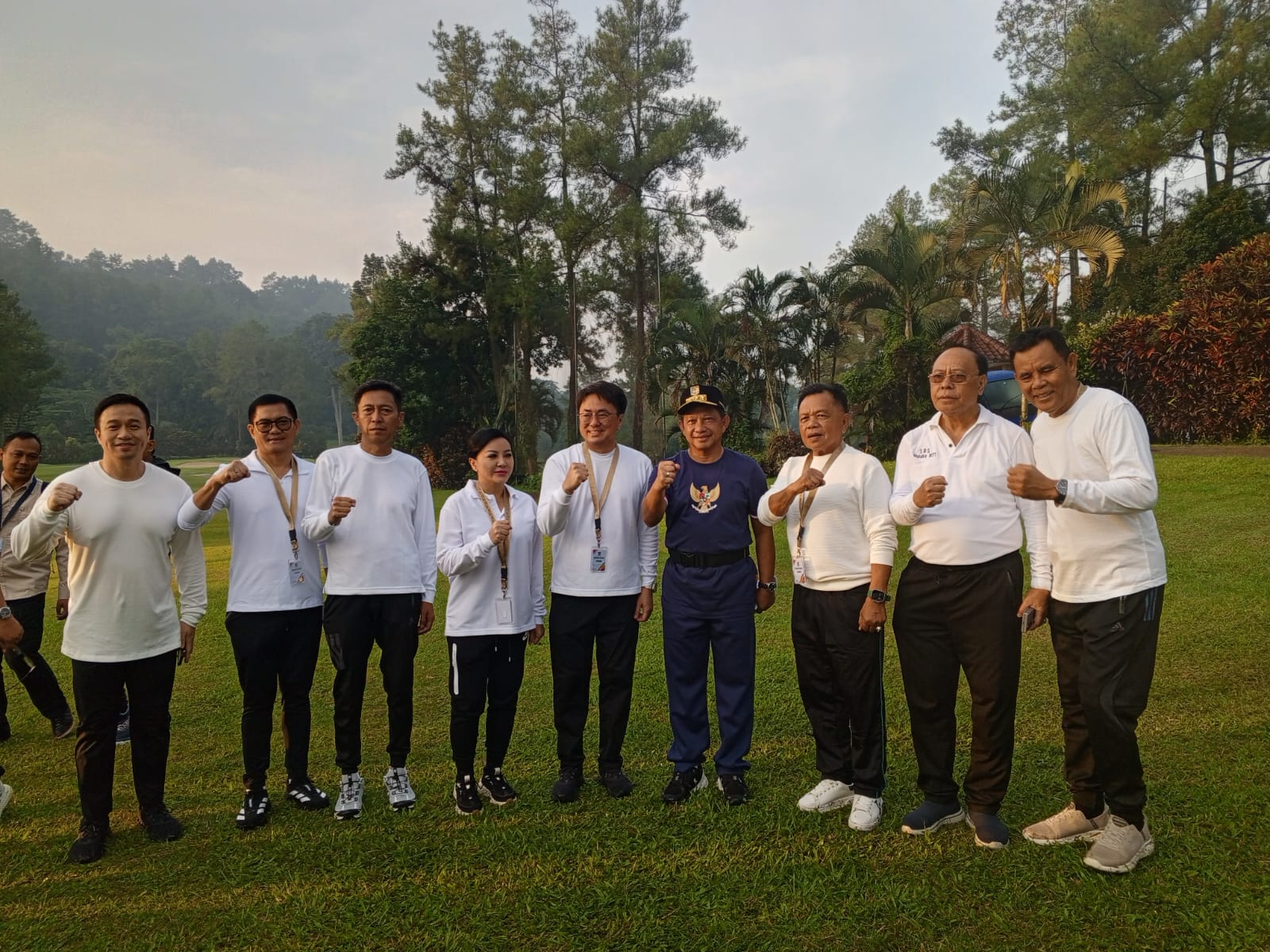 Bupati Sumbawa Bersama Mendagri serta Kepala Daerah Lainnya saat Senam Pagi