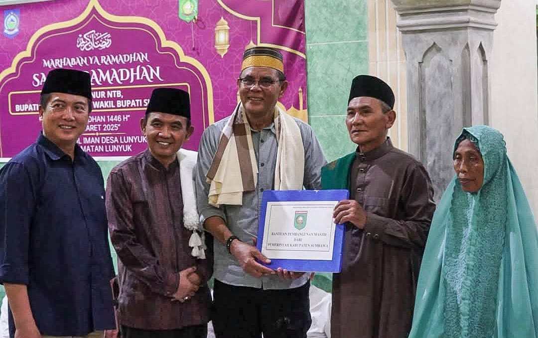 Safari Ramadhan ke Lunyuk, Kompak Bupati H Jarot Bersama Gubernur NTB Miq Iqbal Akan Tangani Jalan Rusak