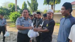 Baksos Kemanusiaan, Lapas Sumbawa Berikan Bantuan Sembako ke Warga Sekitar