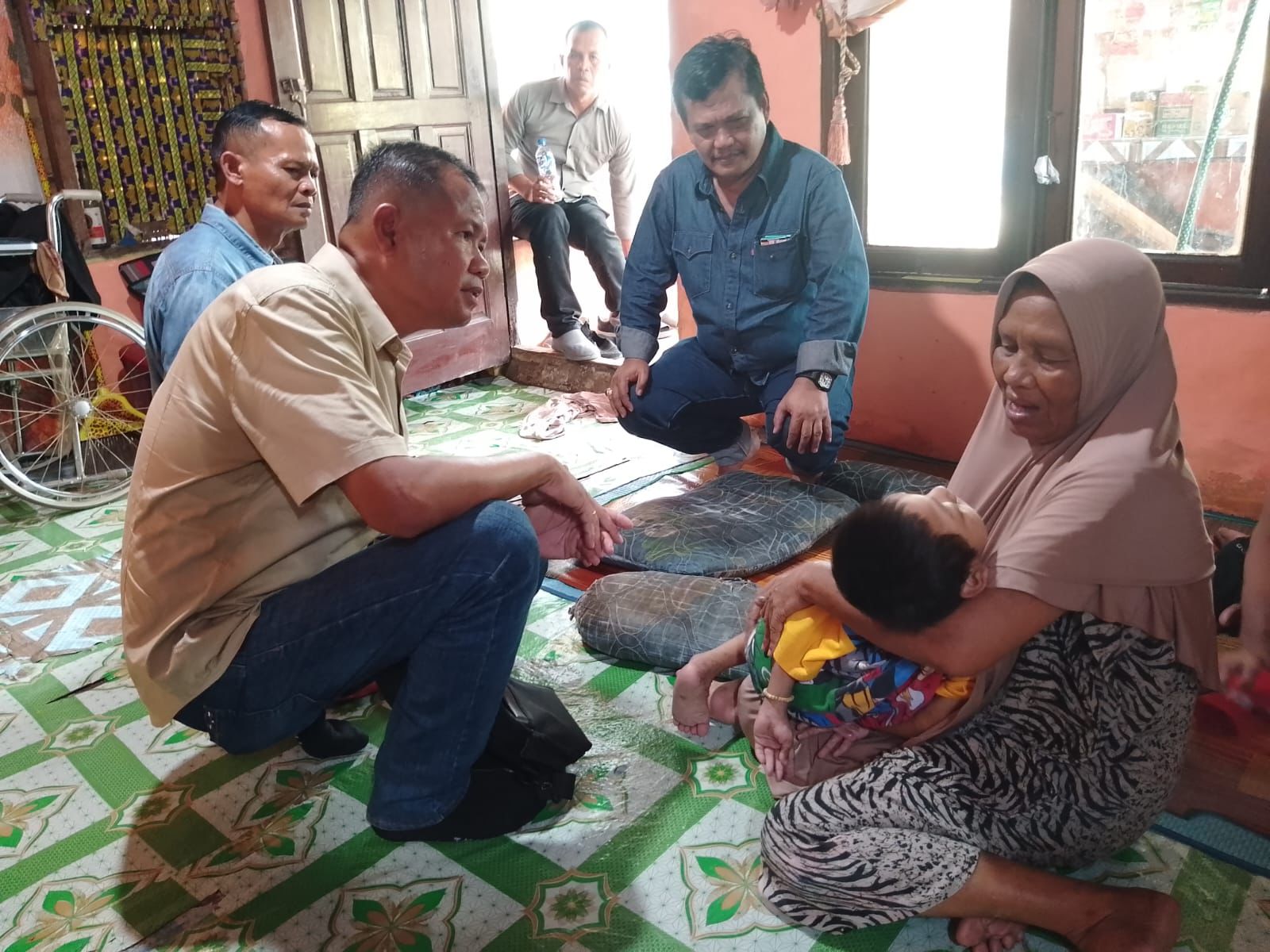 Satintelkam Polres Batubara bersama Malik Tokoh Masyarakat, Lakukan Bakti Sosial