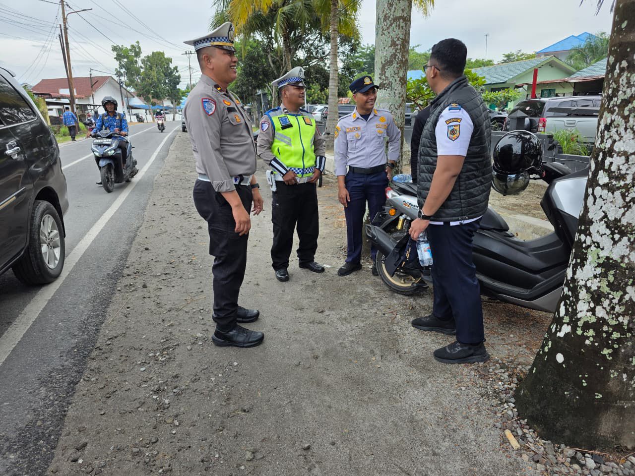Program Polantas Menyapa Berikan Himbauan Tertib Berlalu Lintas