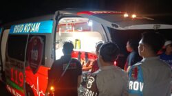 Polisi  Evakuasi Korban Kesetrum  Saat Pasang Reklame