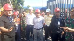 Puluhan Pekerja Kontraktor Lokal PT MNA Mogok Kerja di Gerbang Perusahaan