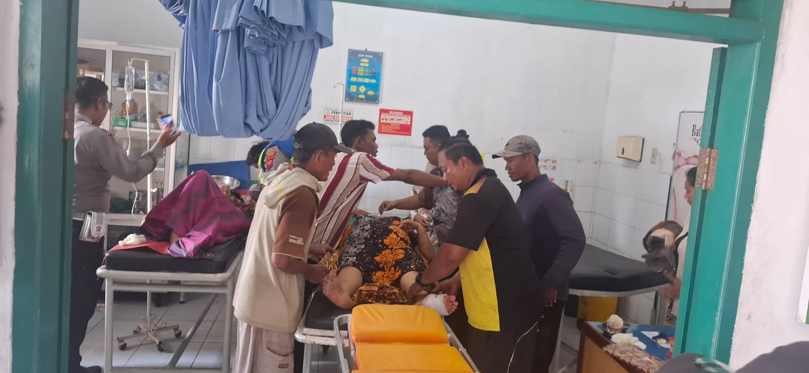 Dam Truck Alami Gangguan Kemudi Dua Pengendara Sepeda Motor Terluka