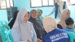 Mahasiswa KKN ITKES Muhammadiyah Selong Bantu Warga Sukamulia Aktivasi IKD dan Pengajuan Perlindungan Sosial