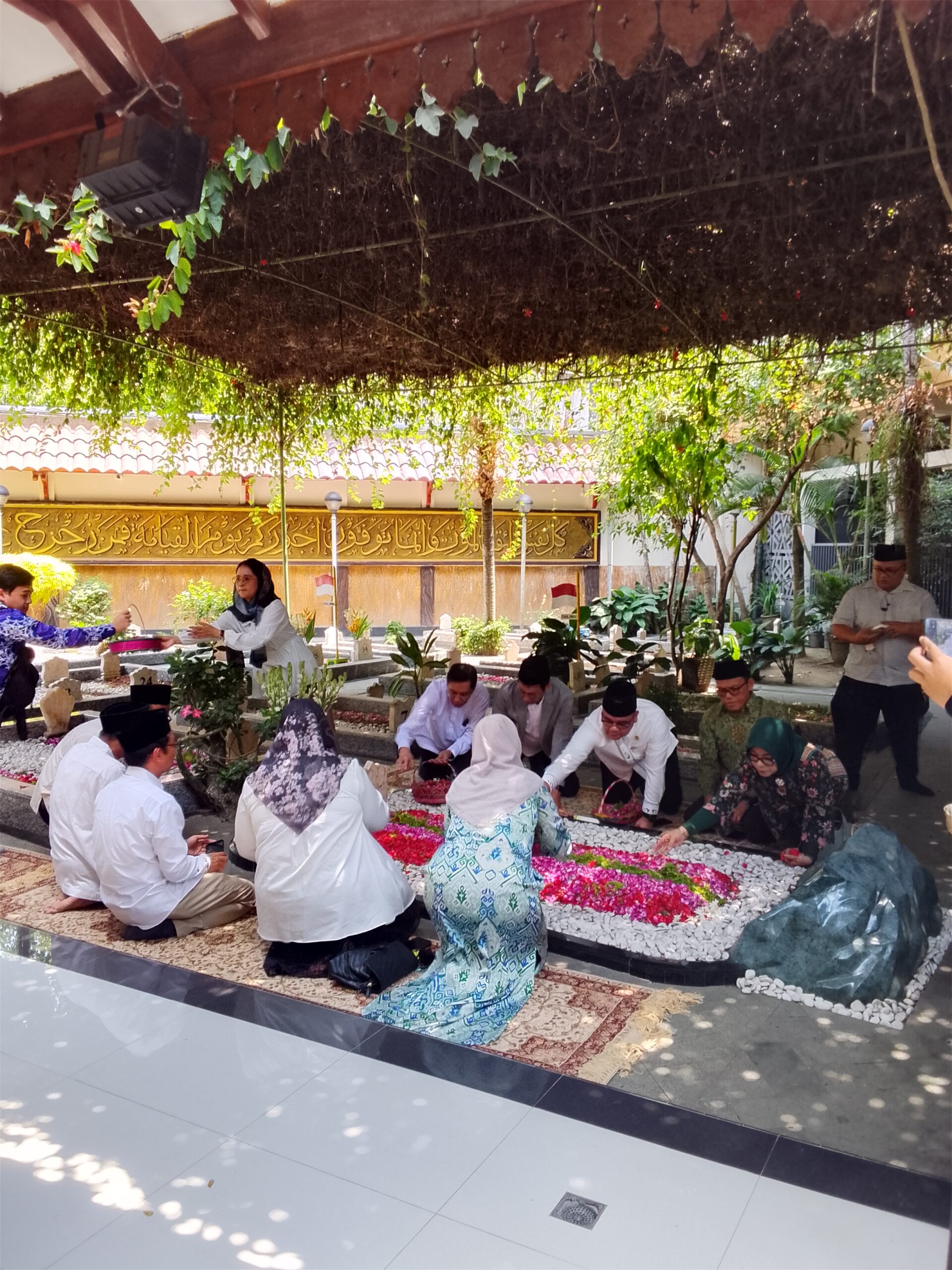 Do'a bersama di Makam KH.Abdul Rahman Wahid (Gus Dur) dikawasan Pondok Pesantren Tebuireng Jombang, Jawa Timur