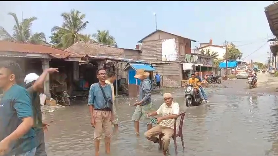 Protes Warga Jalan Rusak Dan Tergenang, ‘Pj Bupati Batubara Mohon Doanya