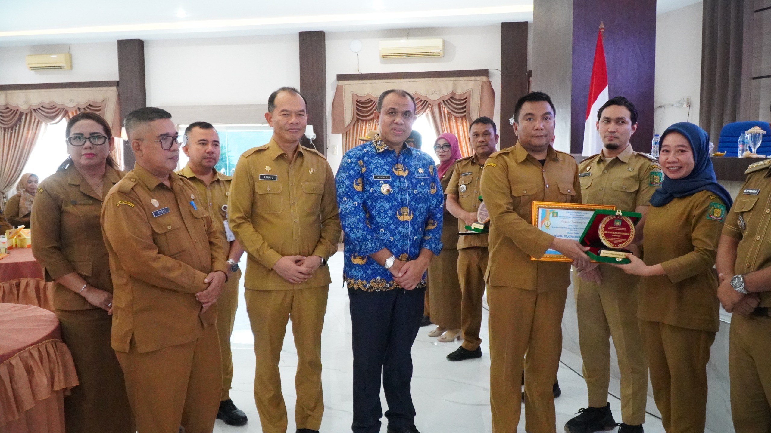 Pj Bupati Langkat Beri Penghargaan SAKIP dan Pelayanan Publik Terbaik: Dorong Peningkatan Kinerja dan Inovasi
