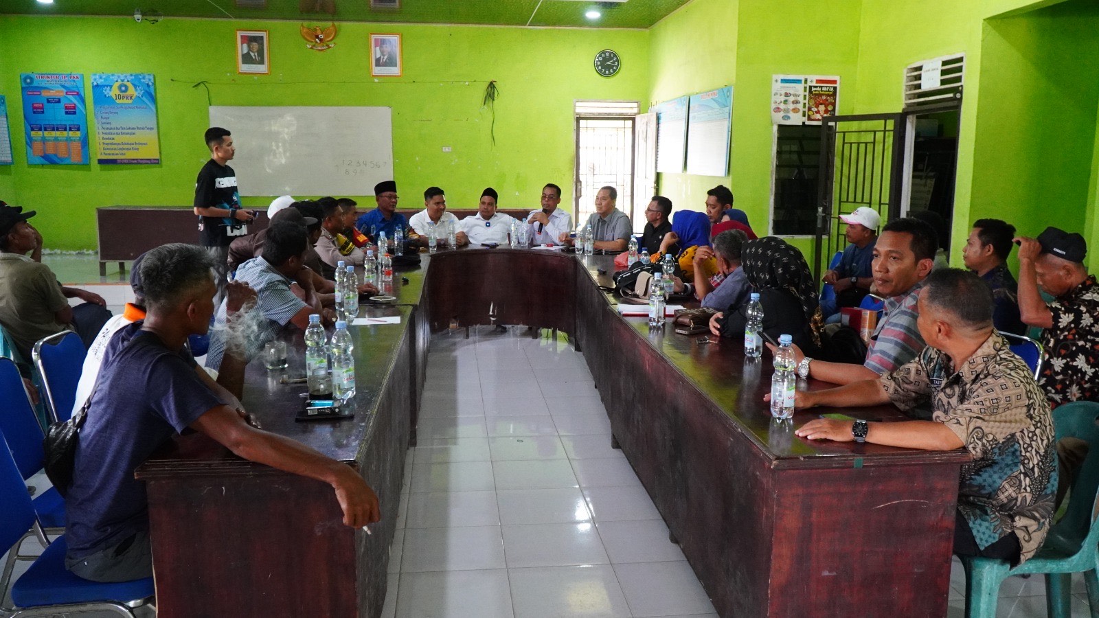 Pj. Bupati Langkat Faisal Hasrimy Tindak Cepat Keluhan Petani Tanjung Ibus: Subsidi Pupuk, Irigasi, dan Infrastruktur Jadi Prioritas